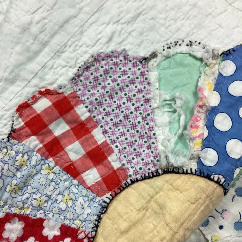 Vintage hand stitched quilt - Picture 9 of 10